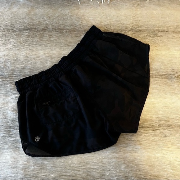 LULULEMON Hotty Hot Short
Savasana Camo Black Drawstring Pocket 4 Mesh Elastic - Picture 11 of 14